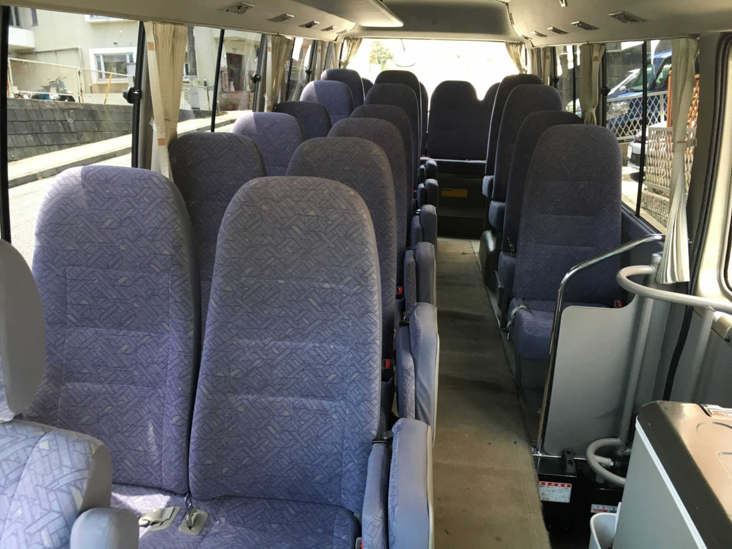 マイクロバス7m車内